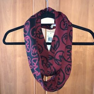 BRAND NEW! Michael Kors Logo Infiniti Scarf